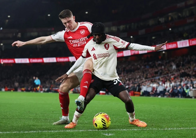 Thi đấu thảm hại trước Liverpool, Viktor Gyokeres bị chỉ tr&iacute;ch nặng nề - Ảnh 1