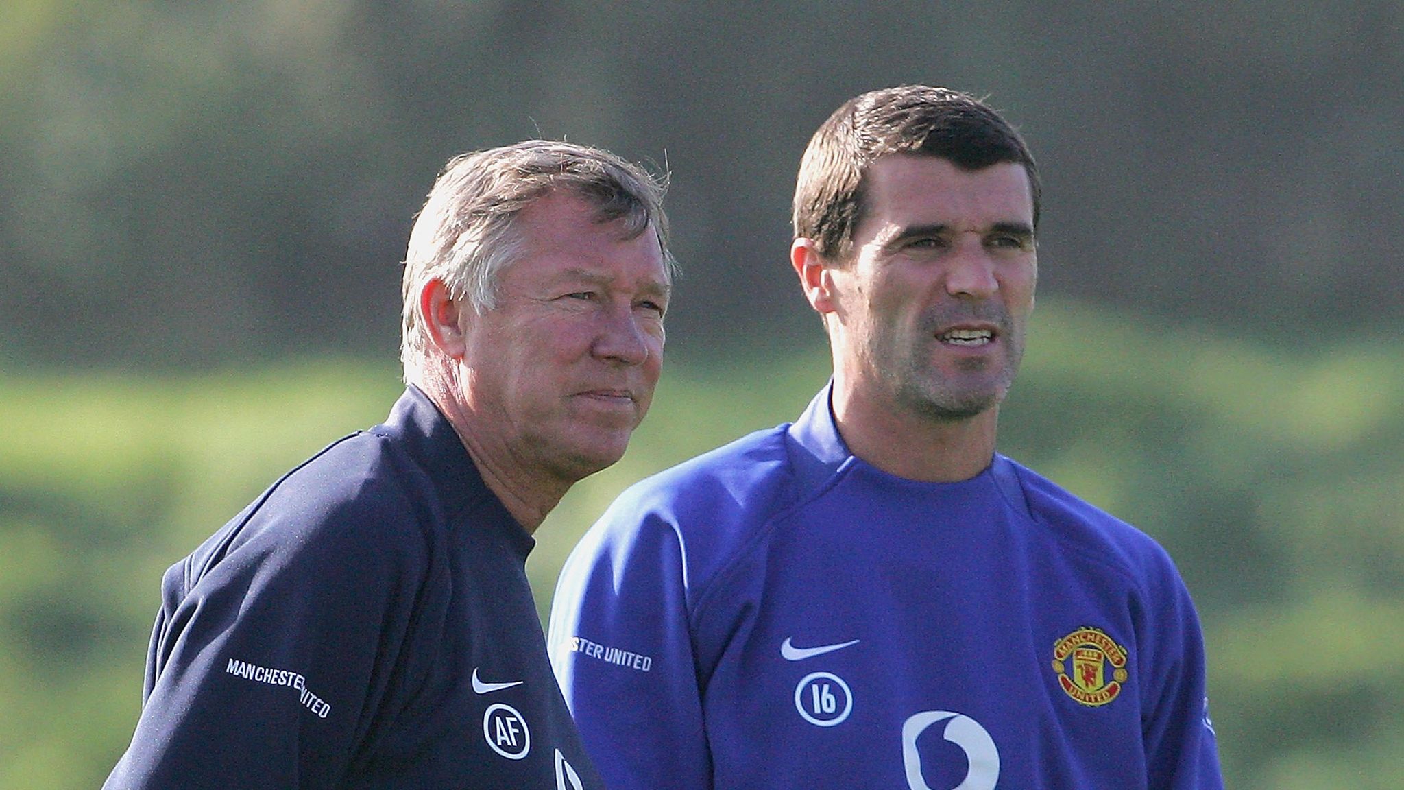 Roy Keane g&acirc;y sốc khi chỉ tr&iacute;ch Sir Alex Ferguson &lsquo;bốc m&ugrave;i ở MU&rsquo; - Ảnh 1