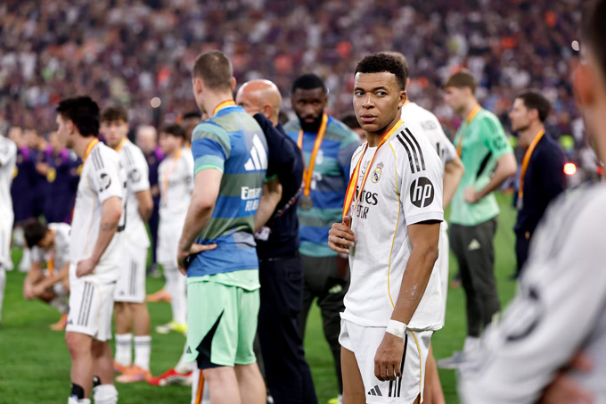 CĐV Real Madrid nổi giận, y&ecirc;u cầu sa thải HLV Xabi Alonso - Ảnh 1