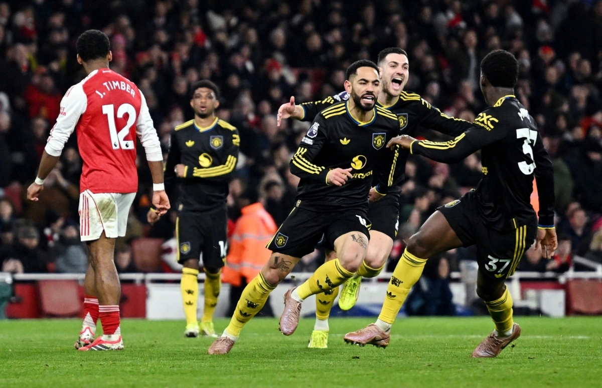 HLV Carrick ra y&ecirc;u cầu với MU sau chiến thắng trước Arsenal - Ảnh 1