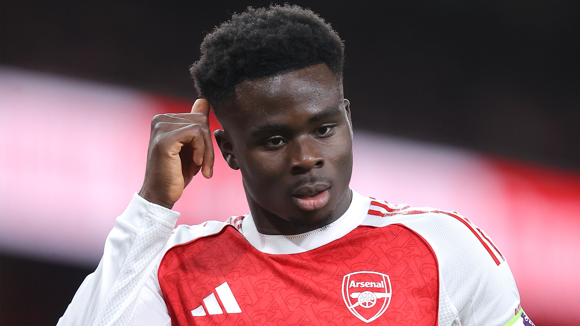 Arsenal trả gi&aacute; đắt với chấn thương của Bukayo Saka - Ảnh 1