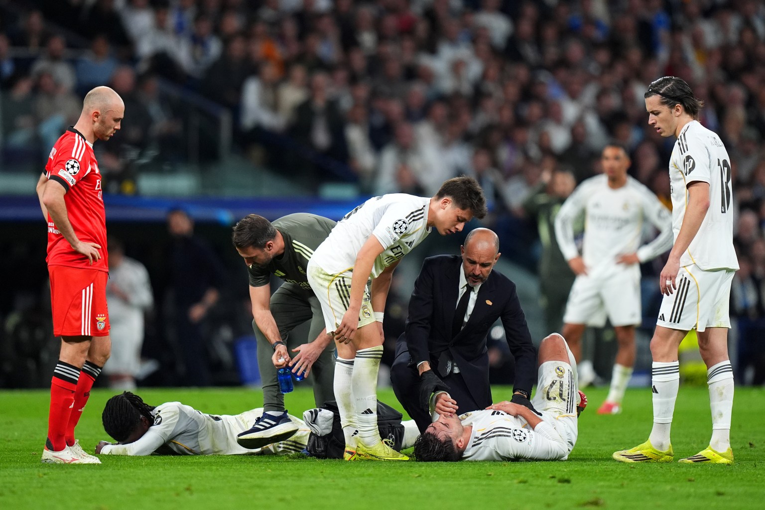 Ng&ocirc;i sao Real Madrid chấn thương nghi&ecirc;m trọng v&igrave; va chạm với đồng đội - Ảnh 1