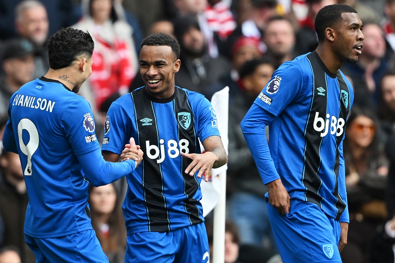 Arsenal vấp ng&atilde;, Man City thắp lại hy vọng v&ocirc; địch Ngoại hạng Anh - Ảnh 1