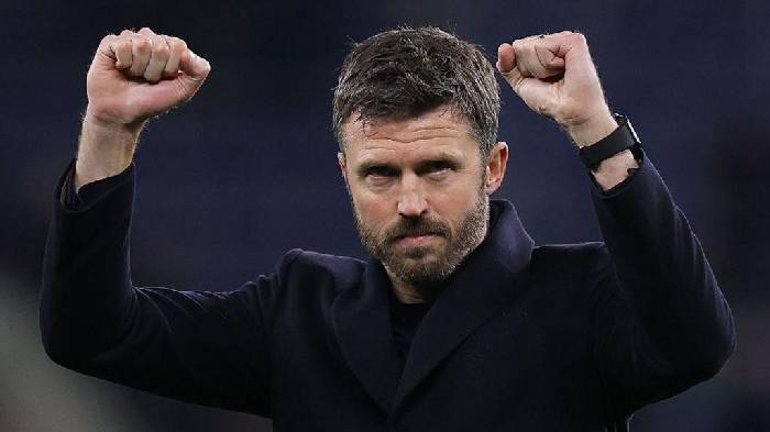 HLV Carrick giận dữ khi Newcastle thoát thẻ đỏ thứ hai