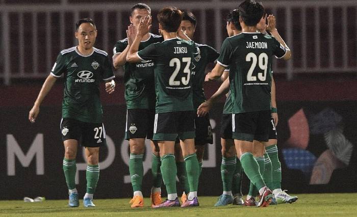 Nhận định, soi kèo Gimcheon Sangmu vs Jeonbuk Hyundai Motors, 12h00 ngày 8/3: Khôn nhà dại chợ