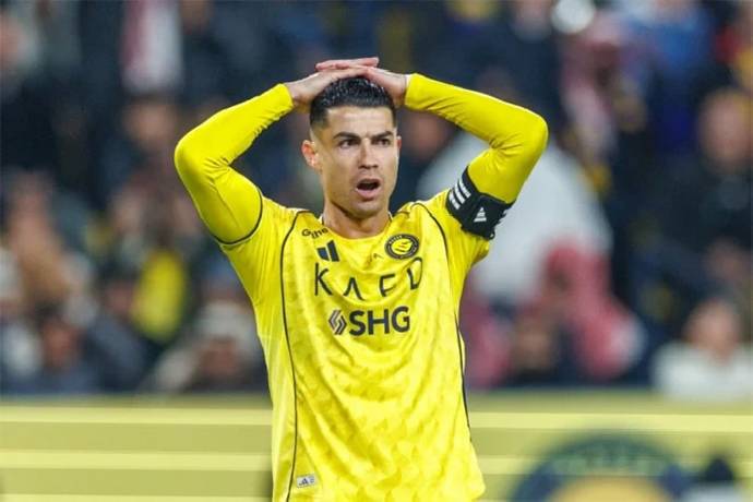 Ronaldo sang Tây Ban Nha điều trị chấn thương, nguy cơ vắng mặt ở World Cup