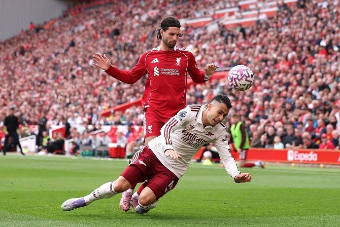 Siêu máy tính dự đoán Arsenal vs Liverpool, 3h00 ngày 9/1