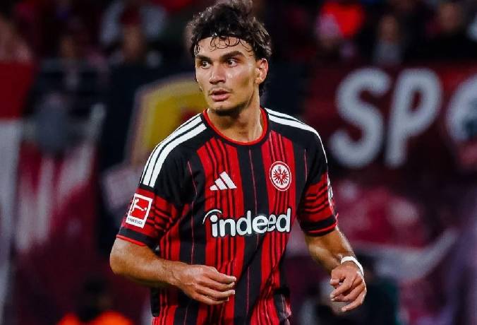 Soi kèo góc Eintracht Frankfurt vs Koln, 01h30 ngày 17/10