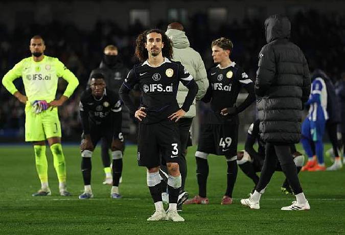 HLV Rosenior chỉ trích gay gắt các cầu thủ Chelsea sau thất bại