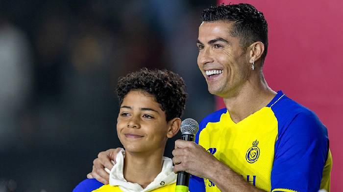 Ronaldo sắp cùng con trai sát cánh trong màu áo Al Nassr