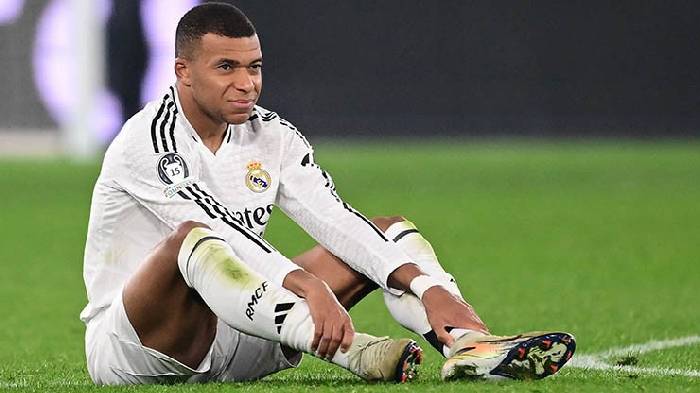 Bác sĩ chụp… sai chân, Mbappe ra sân trong chấn thương