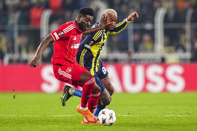 Soi kèo góc Nottingham vs Fenerbahce, 3h00 ngày 27/02